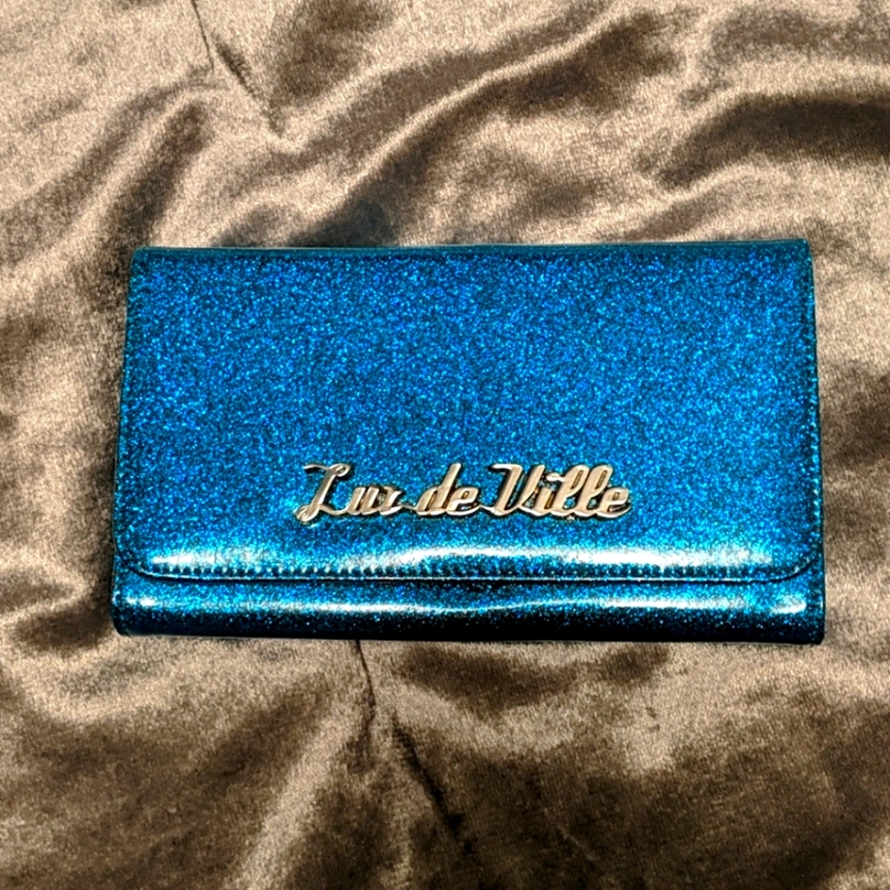 Brand new Lux De Ville wallet.